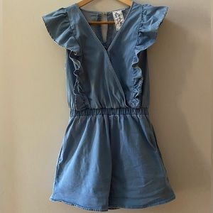 Sadie & Sage Denim Ruffled Romper Size Medium Womens EUC